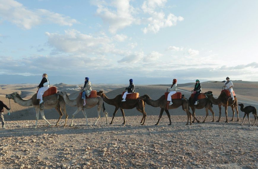 Excursión al desierto de Agafay desde Marrakech: paseo en camello y en quad